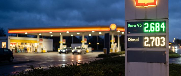 Benzine breekt record en is nu even duur als diesel: wat betekent dat voor jouw auto?